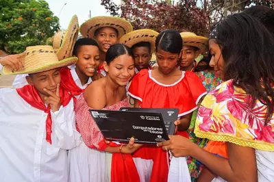 Más computadores para estudiantes de municipios Zomac